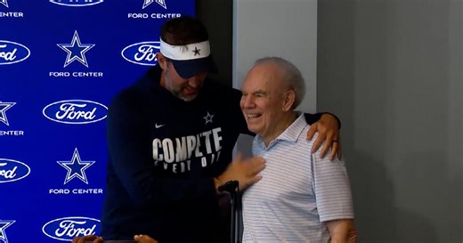 Roger Staubach crashes Dallas Cowboys head coach Brian Schottenheimer's press conference