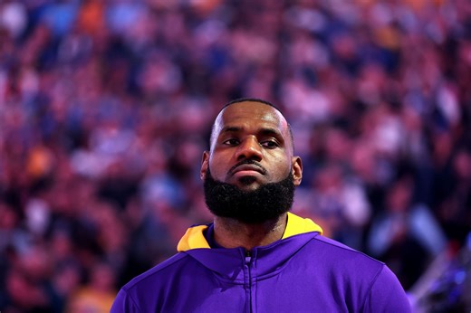 Watch: LeBron James sums up LA Lakers' 3-pt woes with an ill-advised shot attempt from the logo with 13 seconds left on the shot clock
