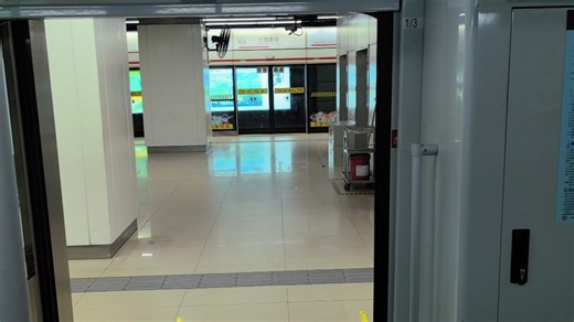 上海地铁1号线01A03-01025上海南站-锦江乐园区间运行