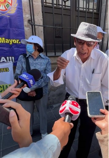 🔴 Maestros cesantes-jubilados siguen en protesta para conseguir un aumento en sus pensiones #Arequipa #Noticias #Protesta