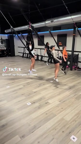 Just some bungee things during the holiday season! 😁🎄 #bungeefitness #levelup #holidays #workout #workoutmotivation