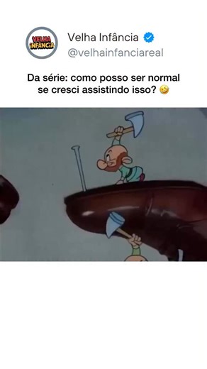 Velha Infância on Instagram: "Se você viveu os anos 80 e 90, isso aqui não é curiosidade… é memória afetiva 🧠✨ Nos anos 80, o VHS transformou a sala de casa em cinema. Rebobinar a fita fazia parte da experiência. Em 1980, o Pac-Man dominou os fliperamas e virou um fenômeno mundial. Os Simpsons estrearam na TV em 1989 e provaram que desenho também era para adultos. A internet discada começou a entrar nas casas nos anos 90, com barulho, paciência e curiosidade. Em 1995, o CD virou objeto de desej