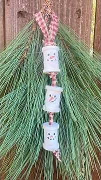 Wooden Spool Snowmen DIY | Cute Rustic Christmas Craft