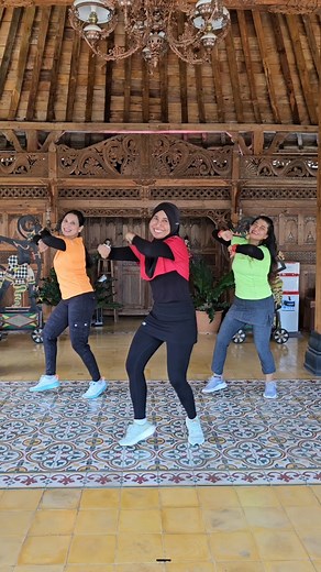 Senam Spesial Dangdut Super Bakar Lemak dan Kalori
