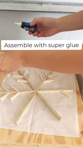 DIY wooden snowflakes tutorial #christmas #diychristmasdecoration