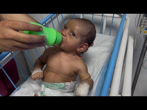 Newborn Baby Bottle Feeding | Step-by-Step Educational Feeding Guide 👶🍼