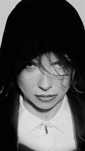 INNA on Instagram: "N-a fost plan, n-a fost programat. O chitara, un refren care suna prea bine și un “hai sa vedem cum se aude cu vocea mea" Așa a ieșit “7 zile” ... @florianrus un OM si un artist de milioane 🔝🚀🏆"