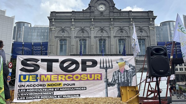 Les agriculteurs réunis à Bruxelles contre l’accord entre l’Union Européenne et le Mercosur - RTBF Actus
