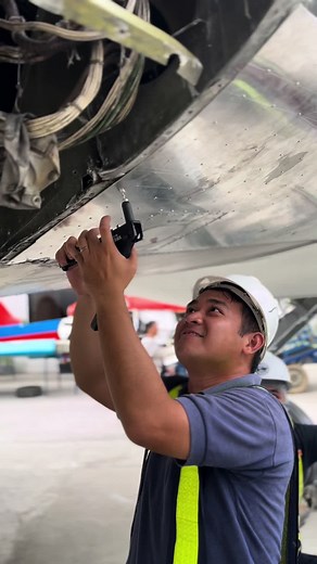 Aircraft Mechanic Tips and Salary Guide