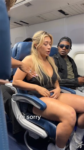 1.8M views · 7.5K reactions | girl signals for help on airplane | Heartwarming Reactions | Facebook