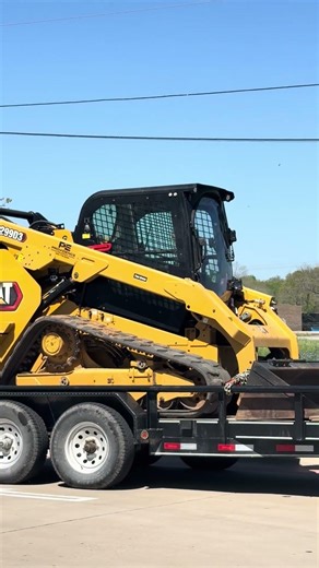 Caterpillar 299D3 - medium-sized compact track loader