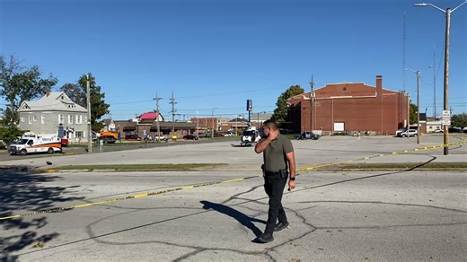 Live: #KOAMbreaking Fatal DWI crash investigation. Medflight lands Downtown Carthage BIT.ly/4niP8uG — CARTHAGE, Mo. (KOAM) — Just before 3 p.m. fatal crash occurred at Oak & McGregor. Medflight landed at Memorial Hall. Shannon Becker is there live on the scene. | Joplin News First
