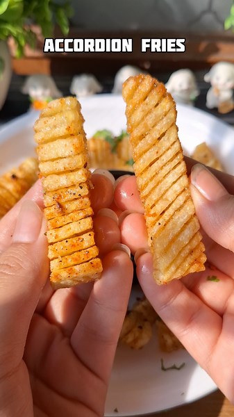 Crispy accordion fries recipe 🤤❤️❤️...#snacks #shorts #fries #accordionfries #recipe #foodshorts