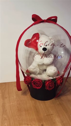 Bubble balon 🎈 | Personalizirani pokloni | Proslave | Eventi on Instagram: "Da li znate kako je nastalo Valentinovo? ❤️ Postoje više teorije o Valentinovu. Jedna teorija govori o svećeniku Valentinu, koji je potajno vjenčavao parove unatoč zabrani cara Kaludija II.. Dok druga teorija povezuje Velentinovo s drevnim rimskim festivalom Luperkalijom (svetkovina plodnosti i pročišćenja). Tijekom festivala mladići su birali imena djevojaka iz kutije, nakon čega bi postali parovi tijekom trajanja fest