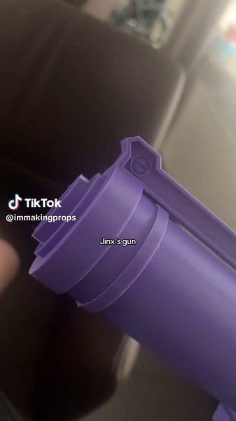 Creating Jinx's Gun from League of Legends