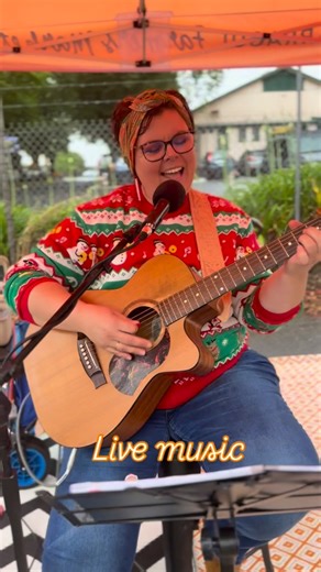 Warragul Farmers' Market 🍞🐂🧀🍎 on Instagram: "We love this talented local musician … she brings a vibe! Merry Christmas @libbywillems"