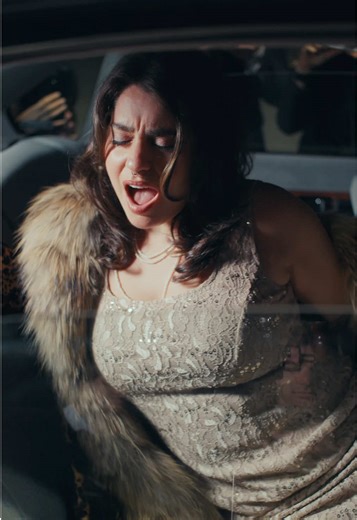 La chanson de l’été pour les queens qui ne méritent rien de mieux qu’on vénère le sol sur lequel elles marchent 💅🏼 Crève-Coeur est dispo PARTOUT ❤️‍🔥 🎥Andrew MainOster @La Maison Mère 👑