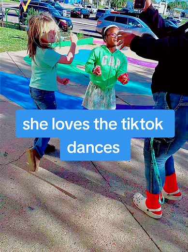just my middle chaos gremlin and her school friend doing a tiktok dance 💃 #momlife #girlmom #tween #girlythings #tiktokdances