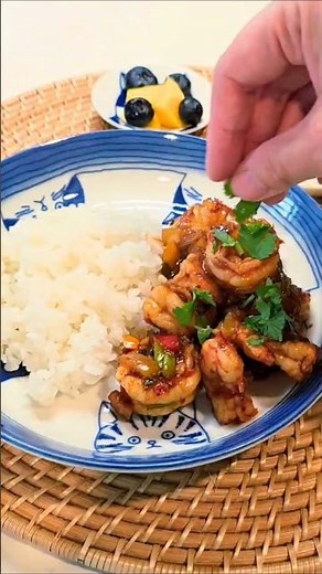 I wasn’t planning to cook this… but it turned out so good 🍤 Chili Shrimp Rice