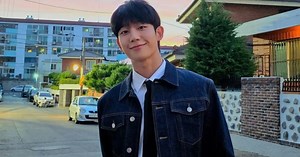 Gia thế khủng của mỹ nam Jung Hae In phim "Love Next Door"