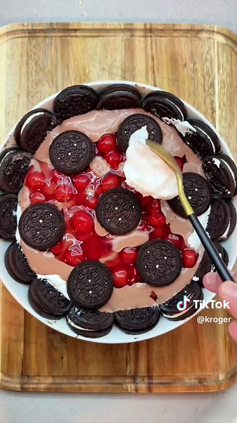 A delicious no-bake pie you can whip up in just minutes 😋🥧 #kroger #pie #nobakepie #nobakedessert #easyrecipes #foodies @shanilcooks // dairy free eats