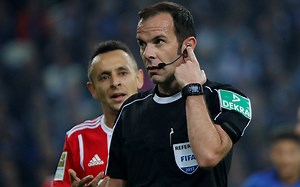 Football: Video Assistant Referee in focus as Bundesliga wrestles with technology