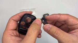 Key Fob Shell Case 4 Button Fits for Honda Accord 2003-2012 / Civic EX 2006-2013 / Pilot 2009-2015 / CR-V 2005-2006 Car Keyless Entry Remote Control Key Fob Housing Pad Cover Replacement - 2 Pack