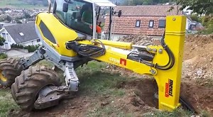 Die Gysin Tiefbau AG beim Durchführen von Sondagen in Lausen und Füllinsdorf mit dem Menzi Muck M545 | Menzi Muck