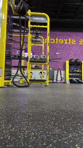All this time I been going here, never even noticed these… it was lowkey hard asf 🥴 #foryou #fyp #explore #gymgirl #trending #hipdips #gymmotivation #gymtok #planetfitness #gym #gymleggings