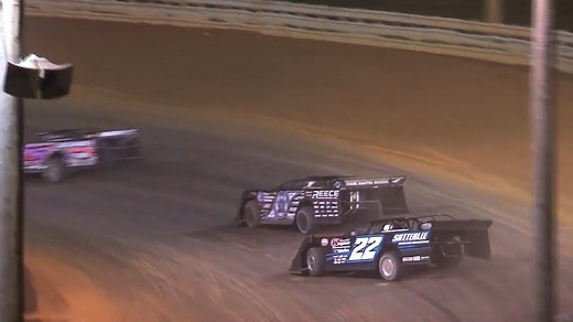 𝑩𝒍𝒐𝒐𝒎𝒒𝒖𝒊𝒔𝒕 𝒗𝒔. 𝑺𝒂𝒕𝒕𝒆𝒓𝒍𝒆𝒆 😲 We're throwing it back to 2016 for a #LucasDirt thriller between Scott Bloomquist and Gregg Satterlee at Hagerstown Speedway. The Lucas Oil Late Model Dirt Series is back at Hagerstown tonight. Watch live on FloRacing! | FloRacing