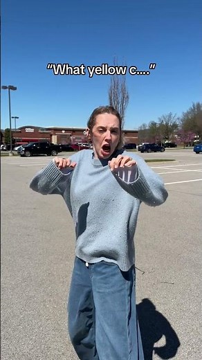 Look out! Yellow car! 👊