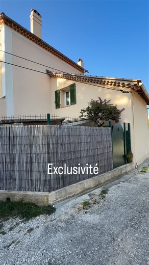 Appart/Petite villa T2 📏 42 m2 25 m2 terrasse ☀️ 📍Brusc SIX FOURS, - 400 m de la plage 🌊 🅿️ privé Prix : 255 000 € 💶 ☎️ 04 94 10 63 63 #teamCarini🏡 #immobilier #brusc #appartement #sixfours Brusc Achat Petite villa Résidence secondaire investissement | Carini Immobilier