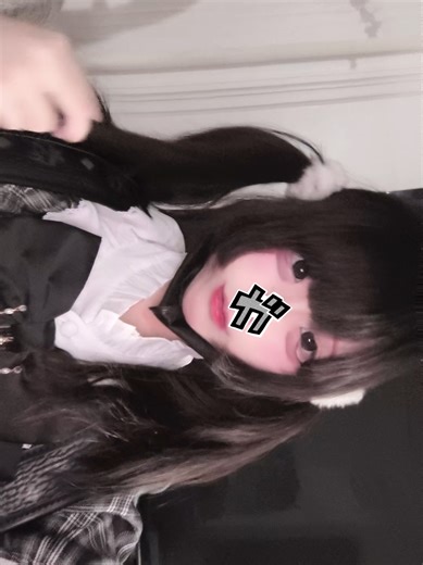 Cooking with Eye Makeup: A Unique Aesthetic