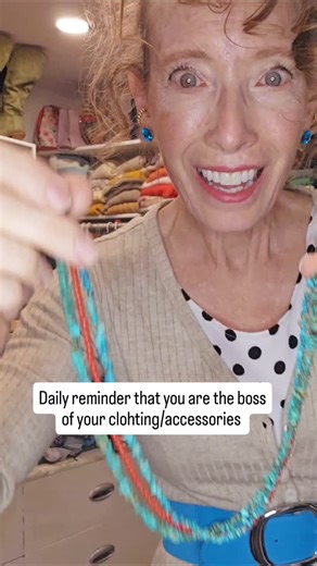 Jodie/Ageless Style | Multi strand necklace hack! This seems so obvious once @justbeyouti showed me this trick. Only show the strands of the necklace that you... | Instagram