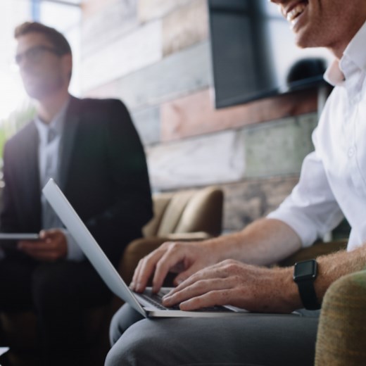 10 Background Zoom Lucu yang Akan Membuatmu Tertawa | Canva