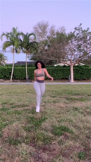 Almost the weekend let’s dance 💃🏻 #huggingandkissingdancechallenge #foryoupage #tiktoker #dancingaway #tiktokchallenges #fyp