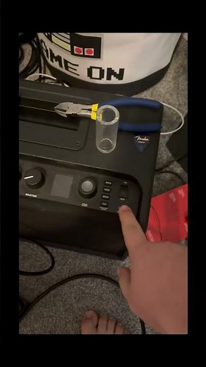 Fake guitar tutorials be like #fyp #guitar