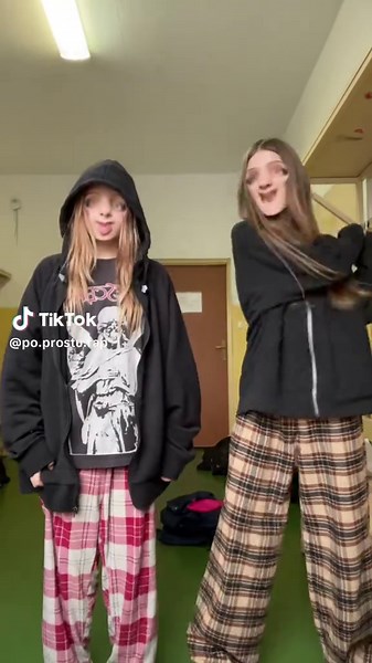 @ωɪωɪ🤍 @wik_xsiaq🪩🤍