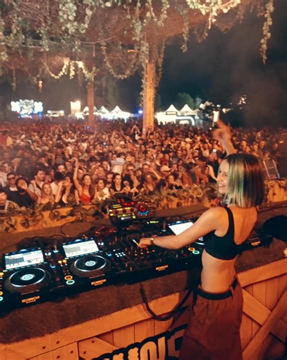 France is such a special place for me to play 🇫🇷 The crowd is always incredible, full of love, passion and pure vibes. Every single time I’ve played here, it’s been unforgettable… never a bad party, only magic moments. Thank you for always making me feel like home – you are truly one of a kind ❤️ Big love to Brunch Electronic for this amazing event! 🙌 | Miss Monique