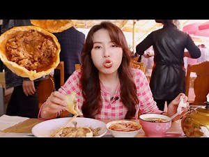 MUKBANG 新疆和田最好吃的烤包子，10RMB一个！你们觉得值不值？【张喜喜】