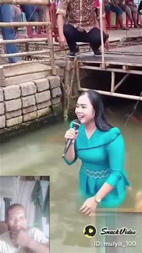 Anjay jatuh artisnya😄😁