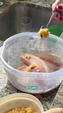 Sexta-Feira Santa chegando… e por aí também tem memória de peixe empanado e farinha espalhad #shorts