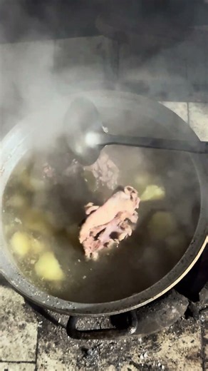 Traditional Green Papaya Pork Head Soup Is Ready! | Authentic Homemade Recipe 🍲🐷🥭