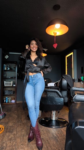 Darnelis Bello 🌴 on Instagram: "#humor #barberiatoluca #ladybarber #mexico🇲🇽 #colombia🇨🇴"