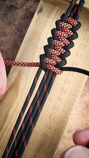 How to braid Modified Shark Jaw Bone Follow me and learn more beautiful Knots. #lifehackvideofortiktok #makrome #tutorial #paracord #fyp #foryou #foryoupage #foryoupageofficiall #foryoupage❤️❤️ #ручнаяработа #howto #paracordtutorial