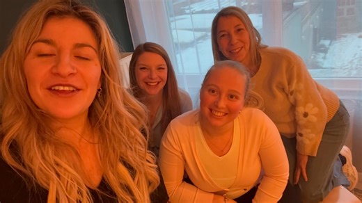 🩷Zorg zit in jouw hart? Wij zoeken jou! 🩷 Ben jij een verpleegkundige of zorgkundige die graag échte connecties maakt met patiënten? Wil je werken met autonomie, vertrouwen en waardering? 👉 Voor onze thuisverpleging zoeken we versterking in: 📍 Ingelmunster • Kortrijk • Wevelgem • Gent ✨ Wat bieden wij jou? ✔️ Flexibele uren ✔️ Een warme, collegiale sfeer ✔️ Correcte verloning ✔️ Ruimte om te groeien 👉 Zin om elke dag het verschil te maken, gewoon bij mensen thuis? 📩 Stuur ons een berichtje