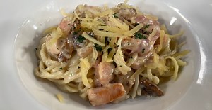 Tallarines caseros con salsa parisienne