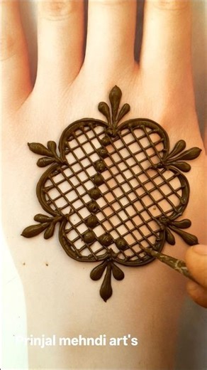 Jaali Mehndi Design 😍 Itna Perfect Kaise?!Simple Hand Mehndi Gone Viral 🔥1 Minute Mein #mehndi