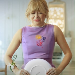 Astăzi Savex te întreabă: Când viața te surprinde astfel 🧁🍰, ce faci? Acționezi, desigur! 💪 Cu Savex petele devin doar o amintire. Ce te oprește? Contează pe Savex! #Savex #CeTeOpreste #ConteazapeSavex | Savex Romania