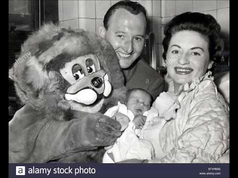 I Want A Hippopotamus for Christmas - Lenny the Lion with Terry Hall